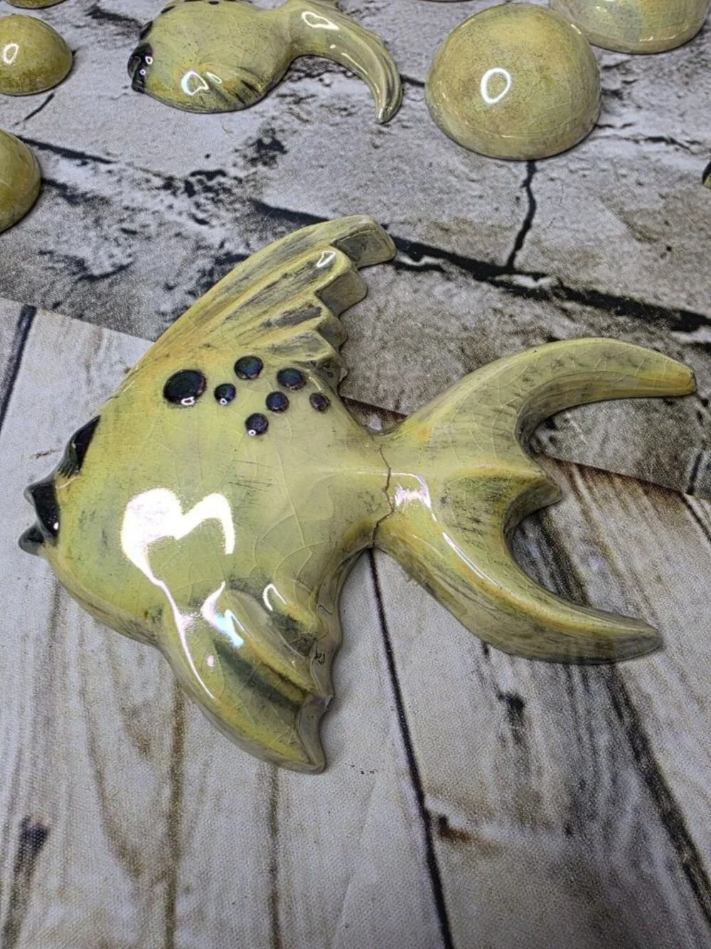 VTG Chalkware Fish Family w Bubbles 10 Pc. Iridescent Green Bathroom 1 REPAIRED